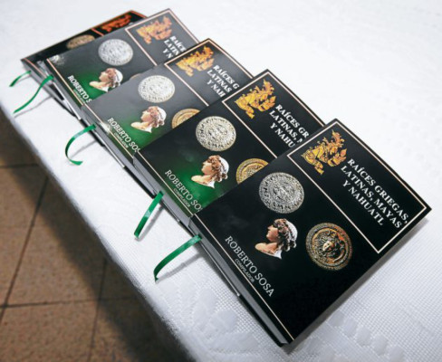 Presentan obra póstuma del poeta hondureño Roberto Sosa