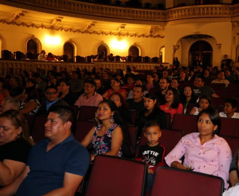 Un trío colombiano abre el telón