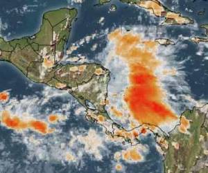 La imagen satelital muestra abundante nubosidad sobre territorio hondureño, donde hoy hará su ingreso una onda tropical.