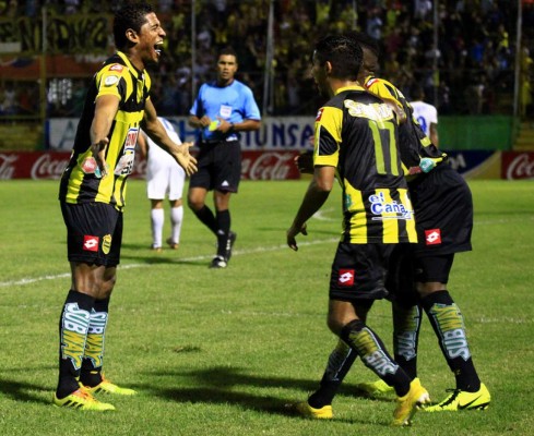 Real España sepulta el invicto de Olimpia