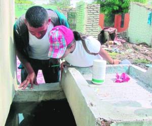 La meta de las autoridades de Salud es visitar 25 mil viviendas de la ciudad para erradicar los criaderos de zancudos.