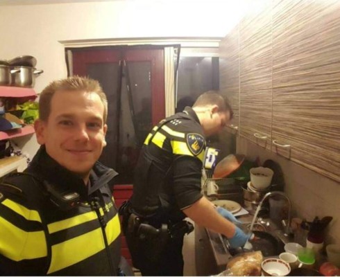 Policías hace algo realmente grandioso por una mujer que fue hospitalizada