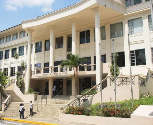 Exfuncionarios de Martinelli a juicio por espionaje