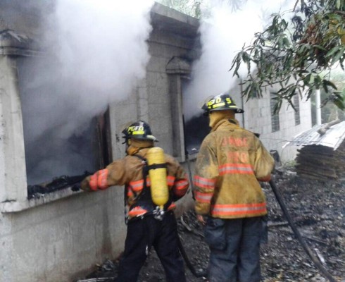Reducida a cenizas casa donde funcionaba una cohetería en Copán