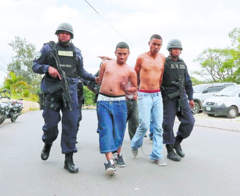 Caen presuntos delincuentes en la Operación Escoba