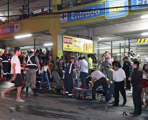 Incendio en discoteca en Brasil deja 232 muertos