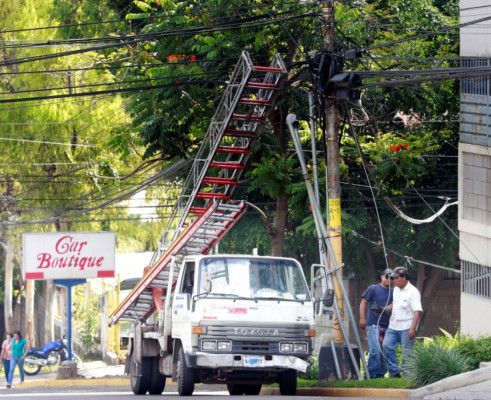 Compañías de cable presentarán plan para desmantelar tendido eléctrico