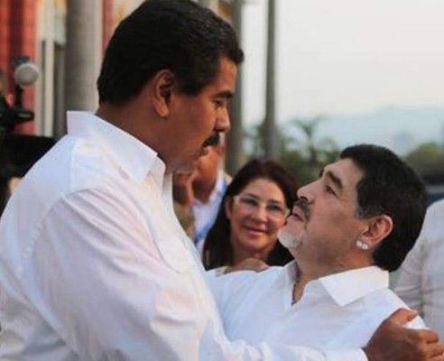 Maduro dice que Maradona debería presidir la FIFA