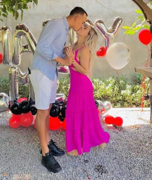 De película: Jugador de Real España propone matrimonio a su novia y esta fue la respuesta (FOTOS)