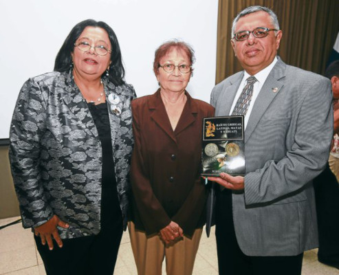 Presentan obra póstuma del poeta hondureño Roberto Sosa