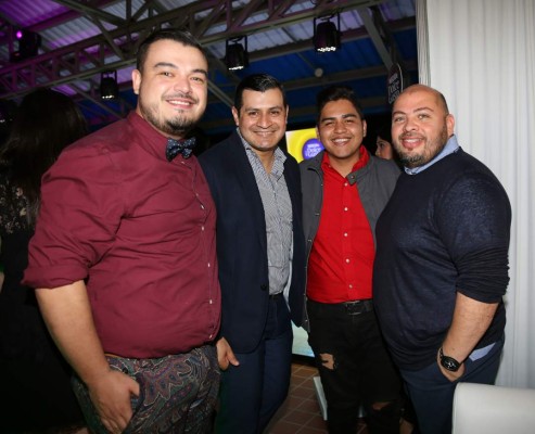 Disfrutan una noche con sabor a moda, arte y café