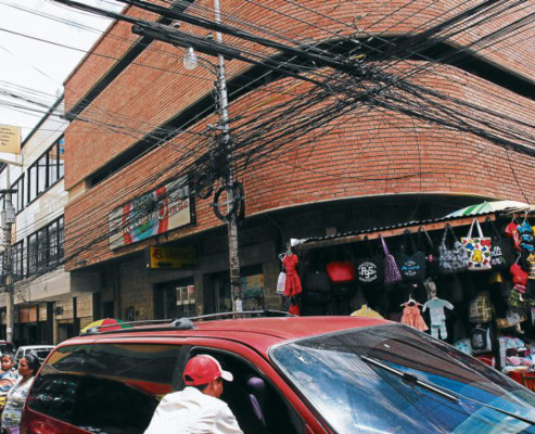 ENEE deja sin valor plazo para retirar maraña de cables