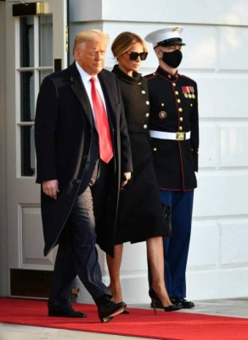 La triste despedida de Trump y Melania de la Casa Blanca en imágenes