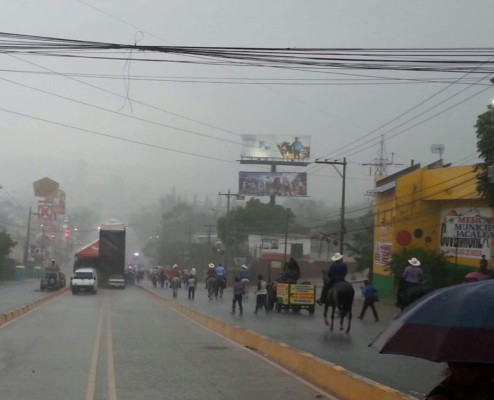 Pese a lluvia, Tegucigalpa celebró su 437 aniversario con el gran carnaval