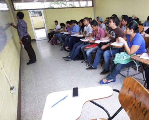 UNAH evaluará a profesores con mayor número de reprobados