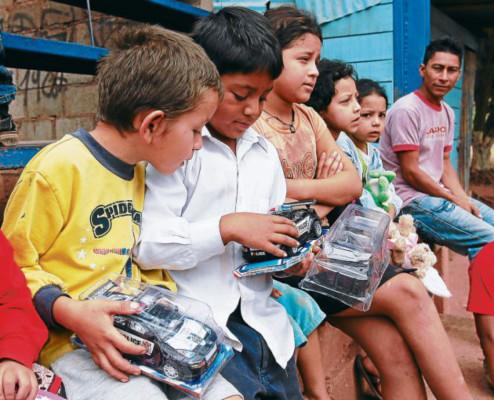 Cambió 300 juguetes por sonrisas
