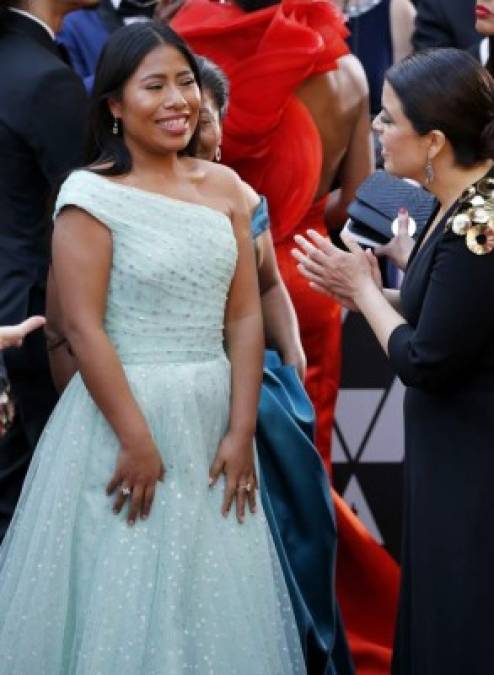 Yalitza Aparicio: El vestido que eligió la protagonista de 'Roma' para la alfombra roja de los premios Oscar 2019