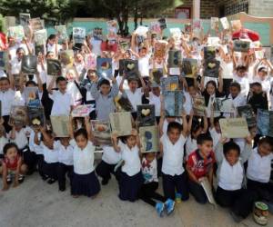 Los niños de la colonia Carpintero fueron sorprendidos por el Maratón del Saber.