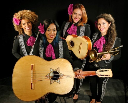 ‘‘Flor de Toloache’’ le da sabor contemporáneo a música mariachi