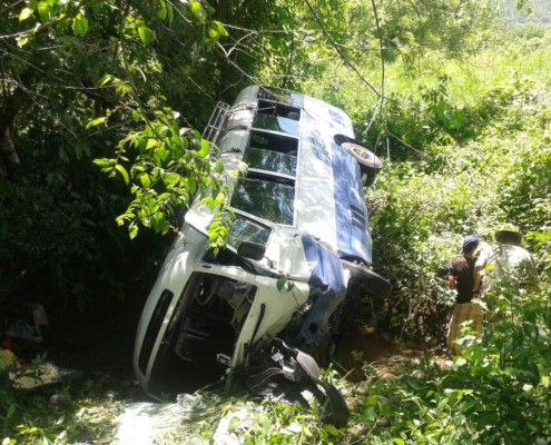 Al menos 20 heridos en accidente de bus en Santa Bárbara