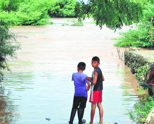 Honduras: Inundados e incomunicados quedan varios departamentos por tormentas