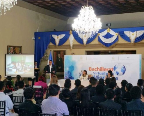 Educación oficializa bachillerato virtual para migrantes hondureños