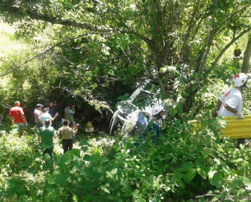 Al menos 20 heridos en accidente de bus en Santa Bárbara