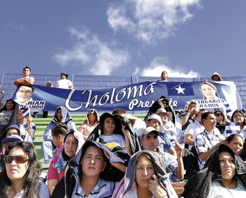 Fervor cívico se vive en las graderías