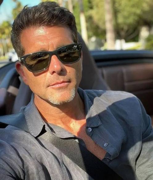 Galanes del espectáculo que siguen seduciendo aún después de pasar los 50 (Fotos)