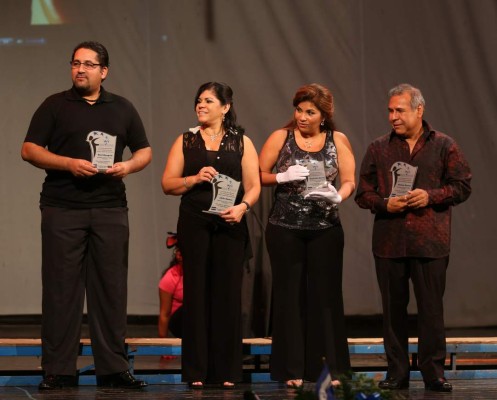 Farecoh y el Coro de Manos Blancas realizaron concierto