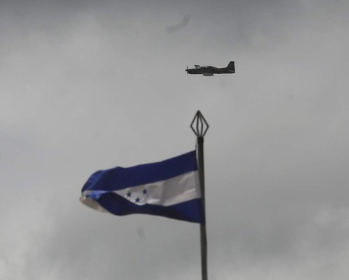 Espectáculo militar puso a vibrar el estadio