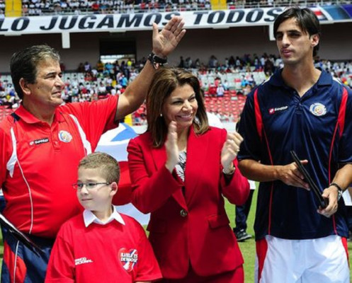 Presidenta de Costa Rica negó asueto por clasificación