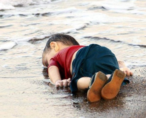 Foto de un niño sirio ahogado provoca conmoción mundial
