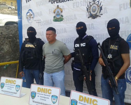 Capturan a expolicía sospechoso de doble homicidio