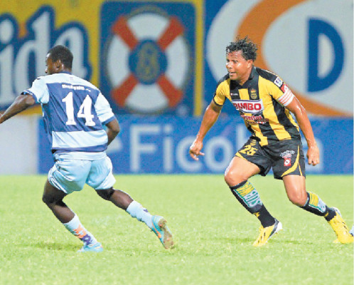 ¡Regresó Carlos Pavón al fútbol!