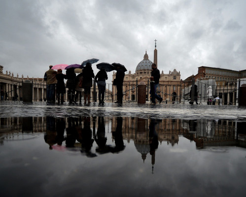 Vaticano rechaza 'calumnias' sobre 'lobby gay'
