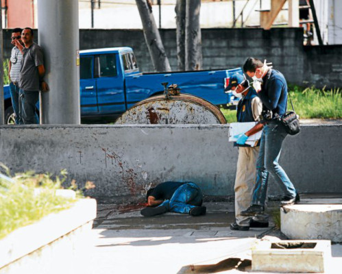 Por no pagar 'impuesto de guerra” matan a taxista
