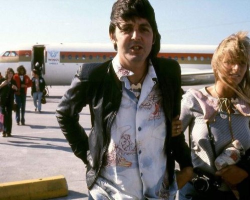 Ocho famosos que supuestamente murieron hace años y fueron sustituidos por gente idéntica a ellos (FOTOS)