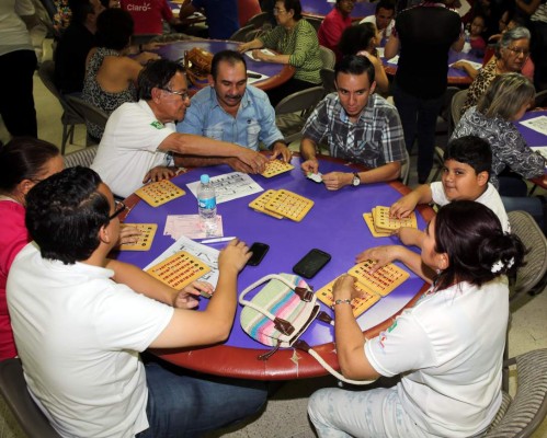 Bingo rosa para apoyar al Emma Romero