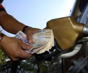 La Comisión Administradora del Petróleo (CAP) autorizó un fuerte incremento a las gasolinas.