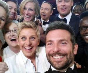 La selfie de Bradley Cooper y Ellen DeGeneres junto a varias estrellas en los Oscar 2014 (Foto: AP/ El Heraldo Honduras/ Noticias de Honduras)