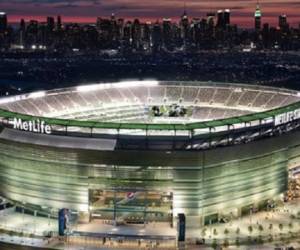 Durante el partido que jugaron el sábado Brasil y Ecuador los organizadores pidieron a los fans que votaran por el jugador del partido y una de las opciones era Gilberto Silva...que se retiró del fútbol hace un año.