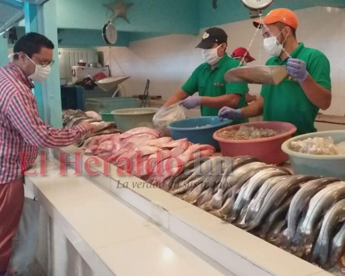 FOTOS: Entre medidas de bioseguridad abre la Feria del Agricultor en la capital