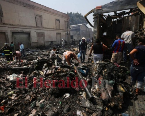 FOTOS: Comerciantes azotados por voraz incendio en mercados