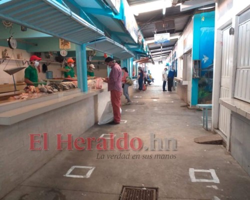 FOTOS: Entre medidas de bioseguridad abre la Feria del Agricultor en la capital