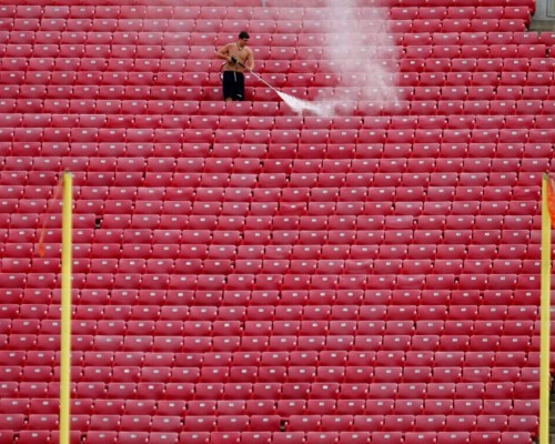 Un nuevo reto para los deportes: Proteger a los estadios del coronavirus