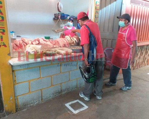 FOTOS: Entre medidas de bioseguridad abre la Feria del Agricultor en la capital