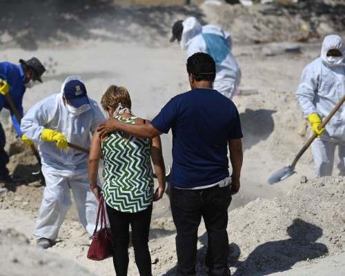 FOTOS: Con tres casos de Covid-19, El Salvador trabaja en excavación de tumbas