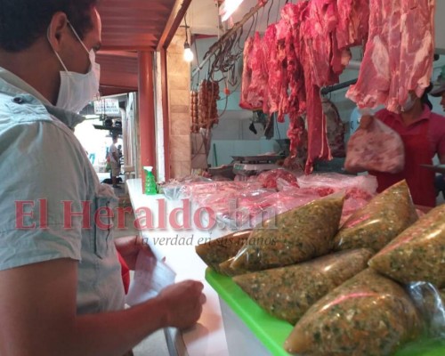 FOTOS: Entre medidas de bioseguridad abre la Feria del Agricultor en la capital
