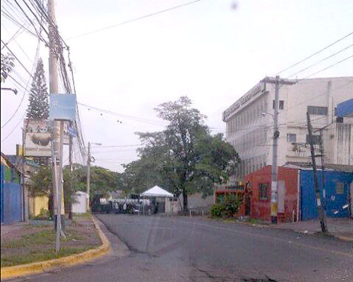 INA cierra calle en Tegucigalpa para entregar títulos